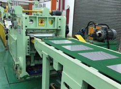 不(bù)鏽鋼、各種非鐵(tiě)精密分(fēn)條加工(gōng)